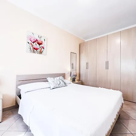 Ginestra House أولبيا